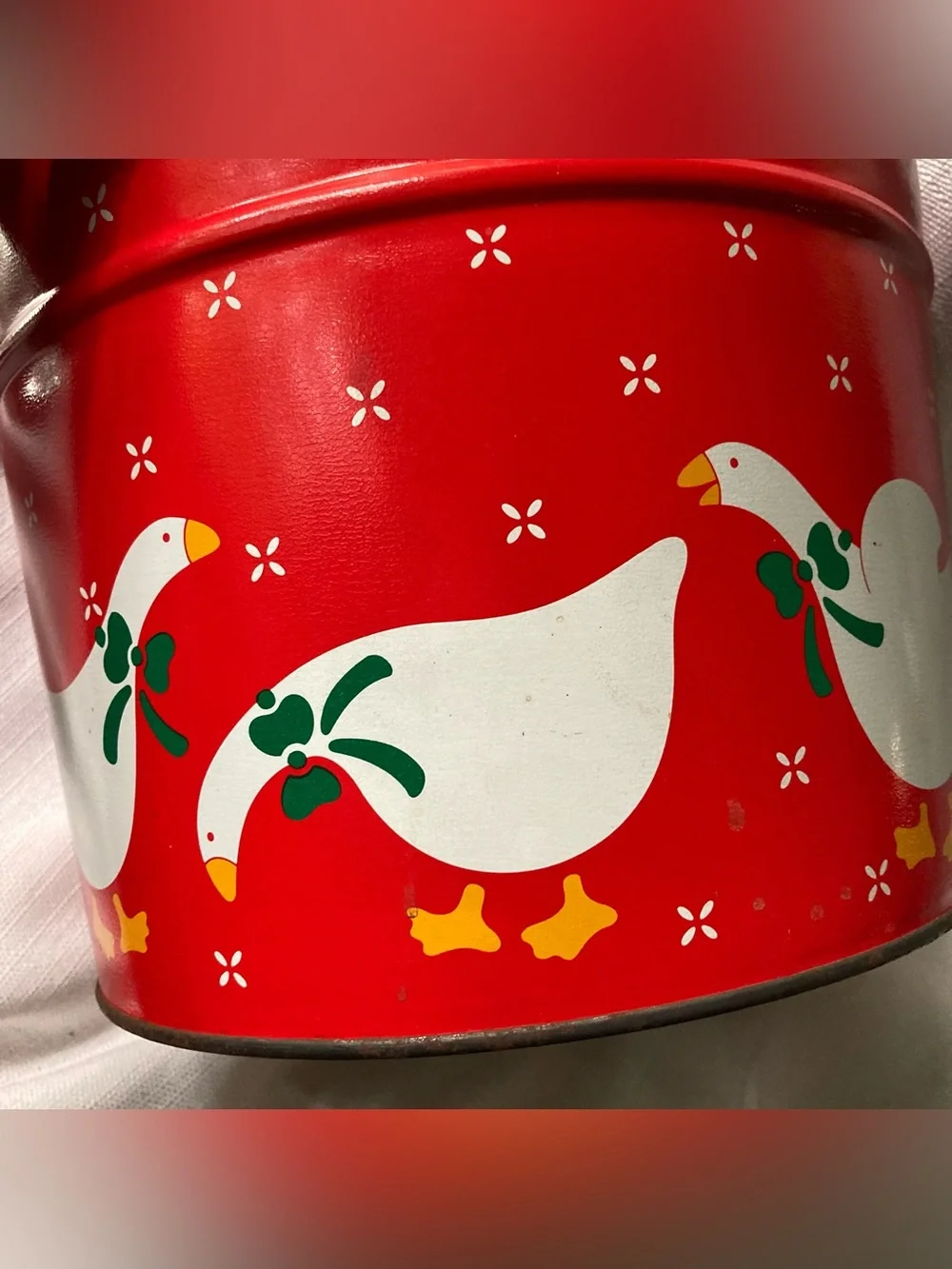 1984 Bertles Can Co. Honkin' Huge Holiday Geese Decor Tin!